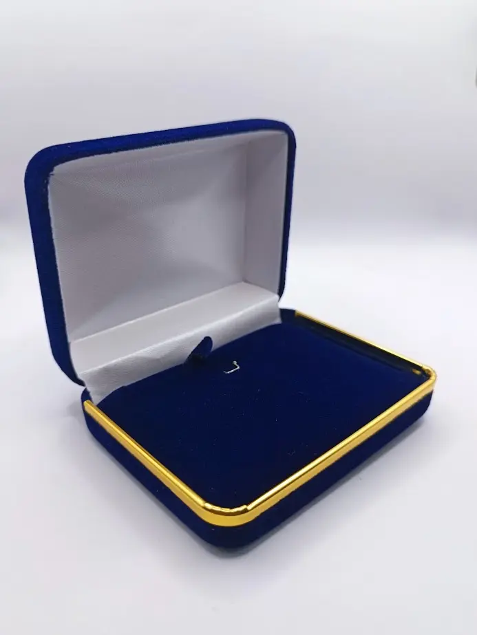 ESTUCHE MARINA PENDIENTE AZUL TERCIOPELO BORDE METAL DORADO 87X68X31MM