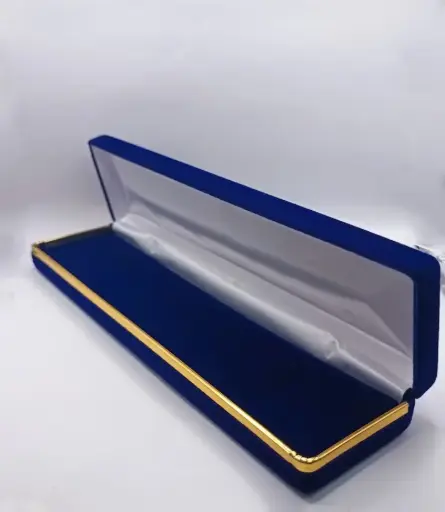 [ES-MA-BRAAZ] ESTUCHE MARINA BRAZALETE AZUL TERCIOPELO BORDE METAL DORADO 203X51X202MM
